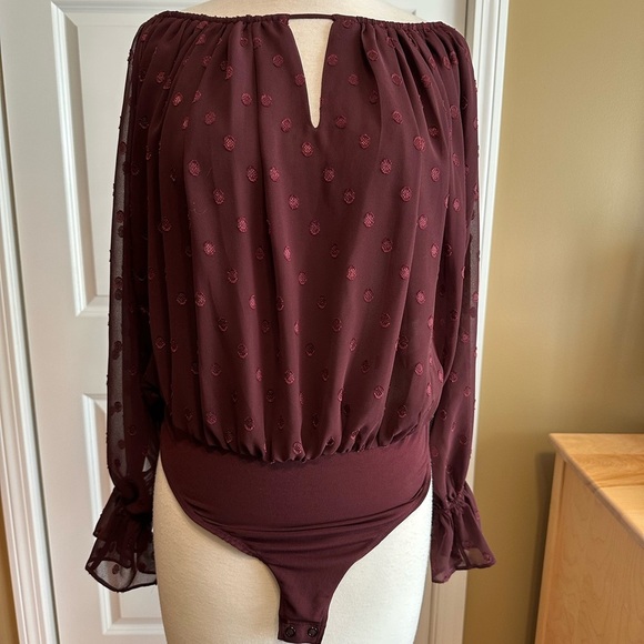 Express Bodysuit Burgundy Dotted Blouse Top Long‎ Bell Sleeve Off Shoulder Small - Picture 1 of 2